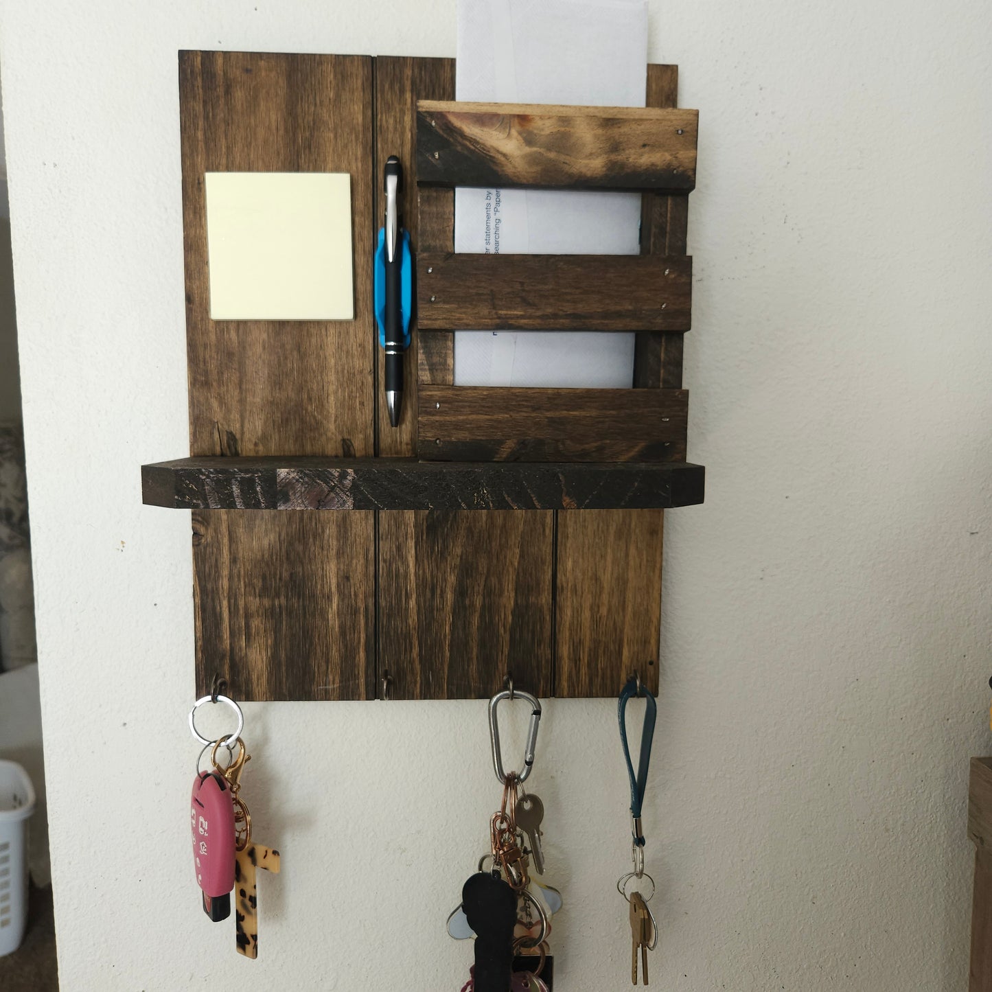 Key organizer / message board