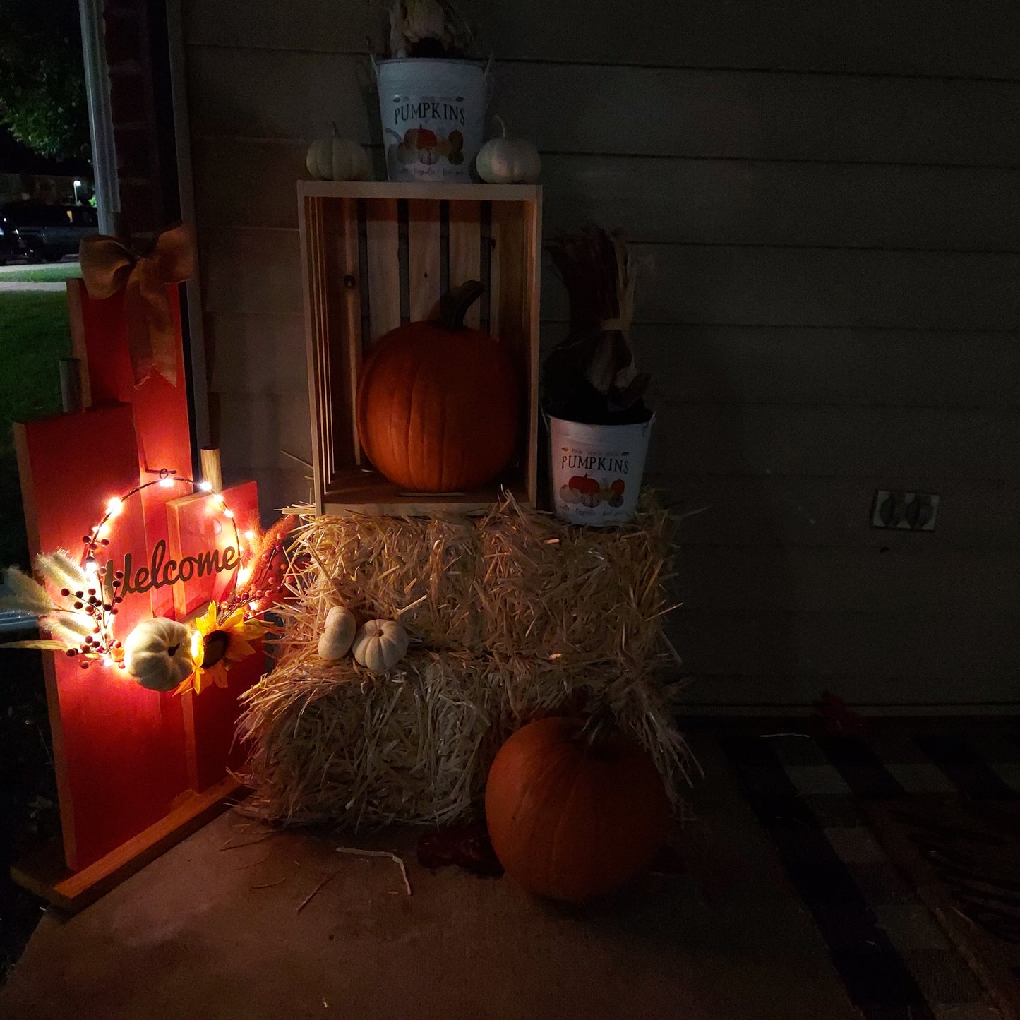 Free standing outdoors fall decor