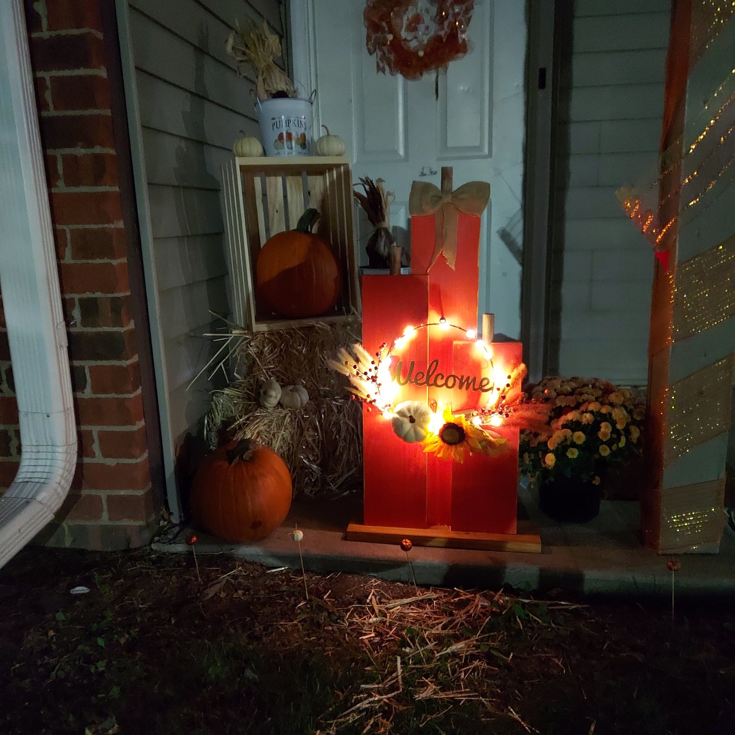 Free standing outdoors fall decor