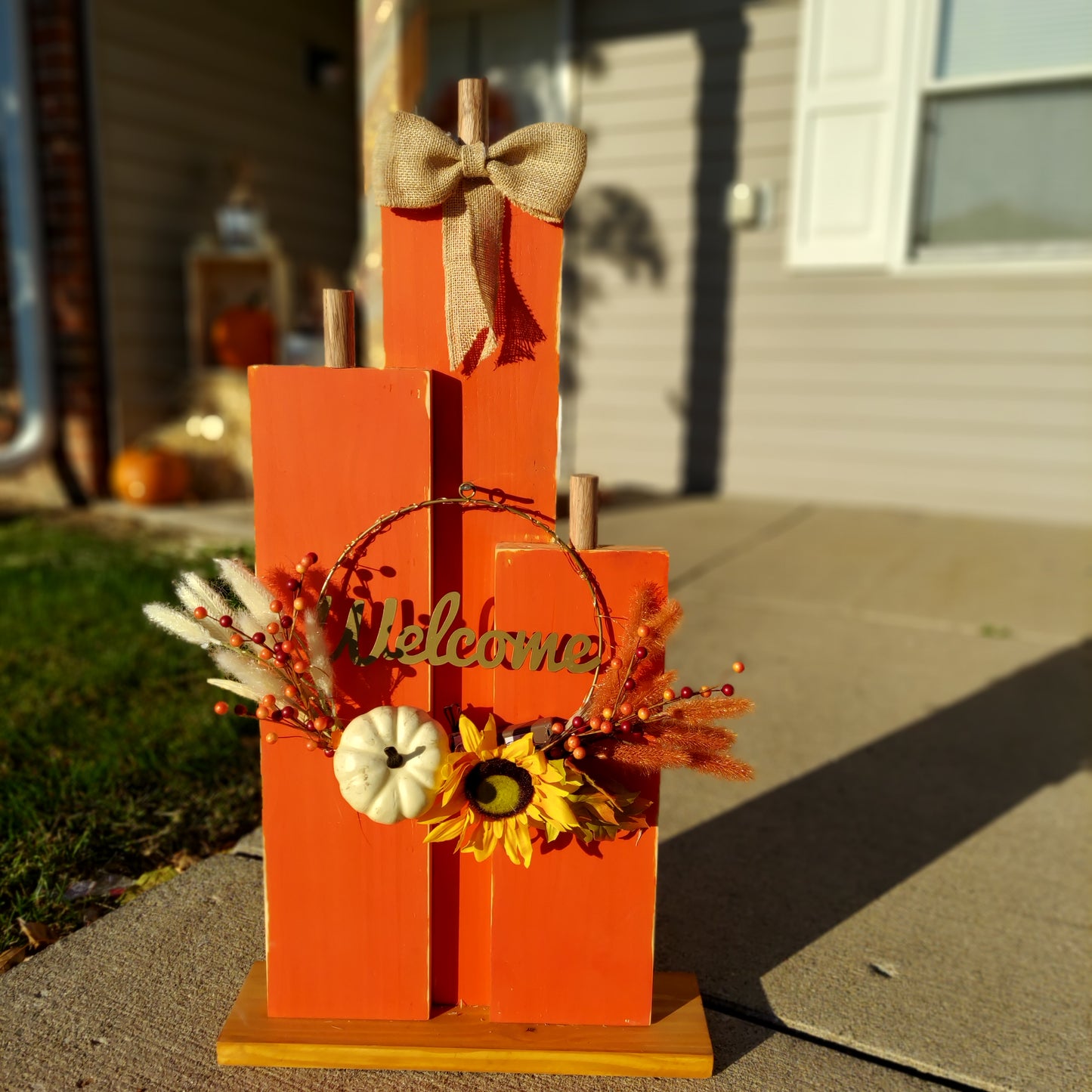 Free standing outdoors fall decor